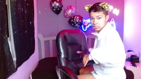 Snapshot of georgesmith_1 chatting on 8, 1, 2025 GEORGE online show from 8, 1, 2025