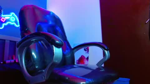 Snapshot of georgesmith_1 chatting on 8, 1, 2025 GEORGE online show from 8, 1, 2025