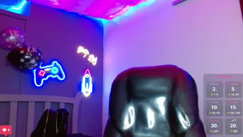 Snapshot of georgesmith_1 chatting on 11, 1, 2025 GEORGE online show from 11, 1, 2025