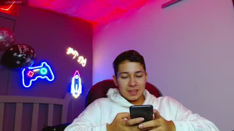 Snapshot of georgesmith_1 chatting on 12, 1, 2025 GEORGE online show from 12, 1, 2025