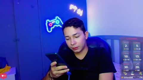 Snapshot of georgesmith_1 chatting on 19, 1, 2025 GEORGE online show from 19, 1, 2025