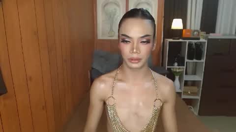 Snapshot of gerogoussidney chatting on 13, 10, 2025 Sidneymorens online show from 13, 10, 2025