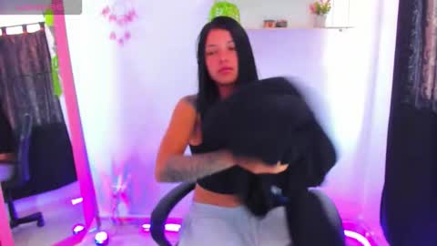 giaaaa   online show from 7, 1, 2026