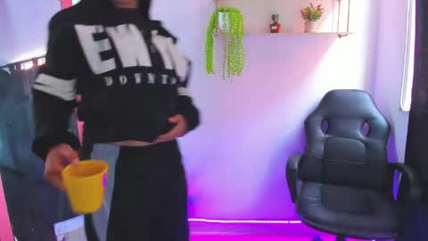 giaaaa   online show from 20, 4, 2026