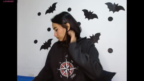 Gia Lee online show from 24, 10, 2025