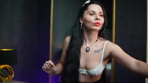  Gia  online show from 17, 12, 2025