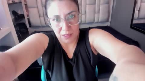 G I A  FOX online show from 6, 10, 2025