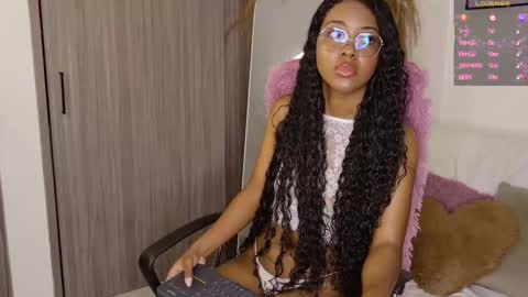 Gia  online show from 15, 9, 2025