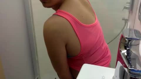 Snapshot of giannispr1998 chatting on 17, 12, 2025 Horny Sissy online show from 17, 12, 2025