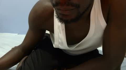 Snapshot of giant_couple chatting on 10, 6, 2026 giant_couple online show from 10, 6, 2026