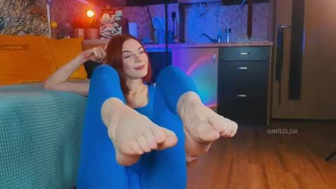 Snapshot of giantess_eva chatting on 7, 3, 2025 Eva online show from 7, 3, 2025