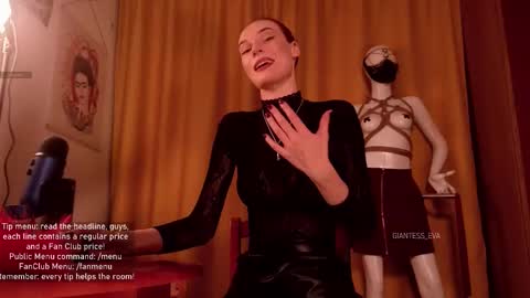 Snapshot of giantess_eva chatting on 16, 10, 2025 Eva online show from 16, 10, 2025