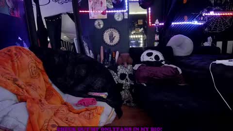 Giggles online show from 18, 2, 2025