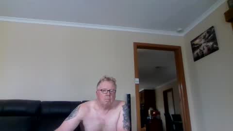 gimmmieoooo online show from 26, 4, 2026