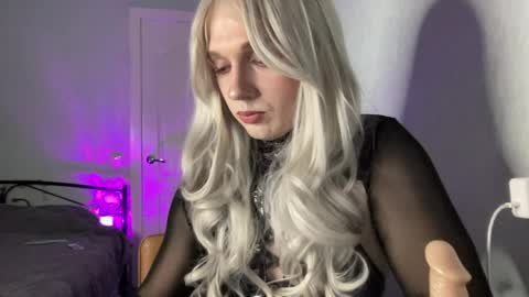 Snapshot of gina_rose_ts chatting on 18, 4, 2026 GinaRose online show from 18, 4, 2026
