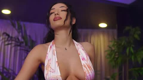 Snapshot of ginavalentinna chatting on 10, 4, 2026 Gina online show from 10, 4, 2026