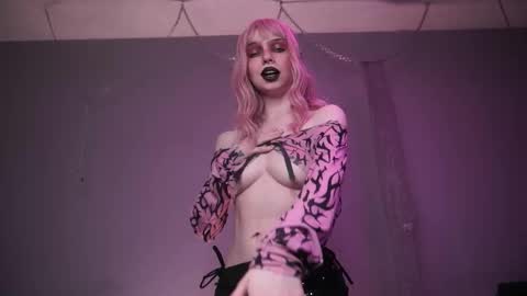        im expecting 350 thumbs up on my altar   online show from 13, 2, 2026