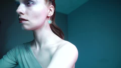        im expecting 350 thumbs up on my altar   online show from 16, 4, 2026