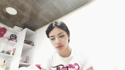 Snapshot of giovanna_oliveria chatting on 27, 4, 2026 giovanna_oliveria online show from 27, 4, 2026