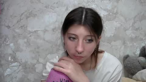 girl_cute007 online show from 17, 4, 2026