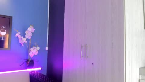     online show from 10, 3, 2025