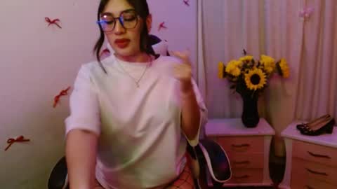 Snapshot of giselle_greey chatting on 27, 9, 2025 giselle_greey online show from 27, 9, 2025