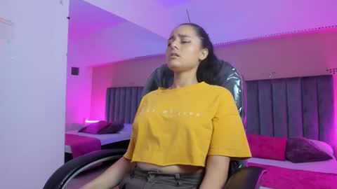 Snapshot of giselle_roldan chatting on 24, 2, 2026 GISELLE ROLDAN online show from 24, 2, 2026