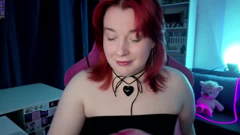 Snapshot of gitera_ chatting on 19, 6, 2026 AlexaMillis online show from 19, 6, 2026
