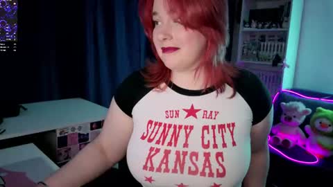Snapshot of gitera_ chatting on 27, 6, 2026 AlexaMillis online show from 27, 6, 2026