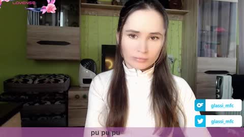 Snapshot of glassi chatting on 10, 2, 2025 glassi online show from 10, 2, 2025