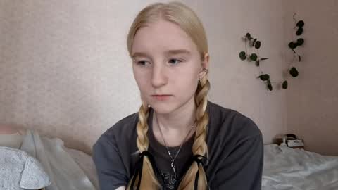 Snapshot of glennabeem chatting on 26, 5, 2026 Laura online show from 26, 5, 2026