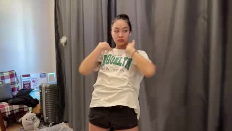 Mia online show from 7, 4, 2026