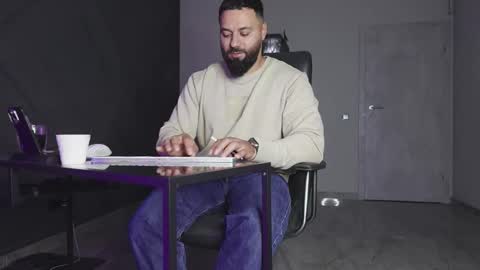 Snapshot of glennmasters chatting on 12, 10, 2025 Matthew .. for short call me Matt online show from 12, 10, 2025