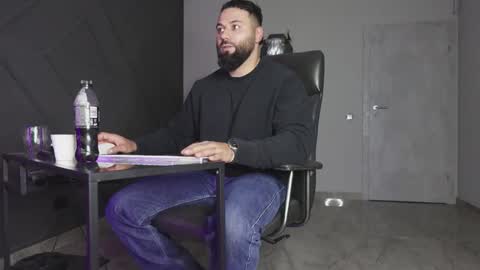 Snapshot of glennmasters chatting on 19, 10, 2025 Matthew .. for short call me Matt online show from 19, 10, 2025