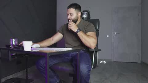 Snapshot of glennmasters chatting on 21, 10, 2025 Matthew .. for short call me Matt online show from 21, 10, 2025