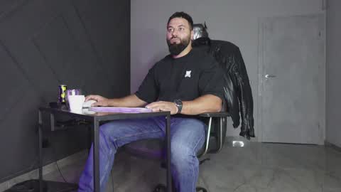 Snapshot of glennmasters chatting on 23, 10, 2025 Matthew .. for short call me Matt online show from 23, 10, 2025