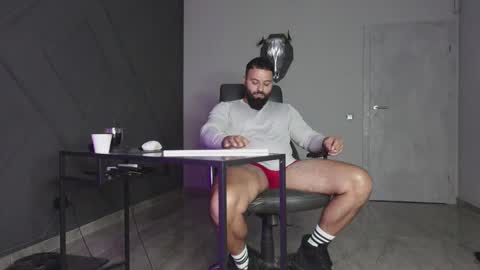 Snapshot of glennmasters chatting on 28, 10, 2025 Matthew .. for short call me Matt online show from 28, 10, 2025