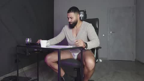 Snapshot of glennmasters chatting on 29, 10, 2025 Matthew .. for short call me Matt online show from 29, 10, 2025