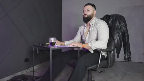 Snapshot of glennmasters chatting on 8, 11, 2025 Matthew .. for short call me Matt online show from 8, 11, 2025