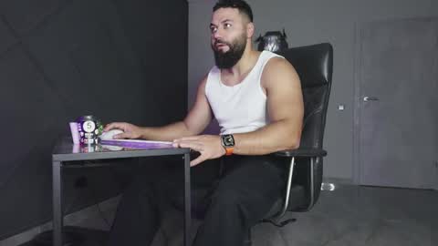 Snapshot of glennmasters chatting on 13, 11, 2025 Matthew .. for short call me Matt online show from 13, 11, 2025