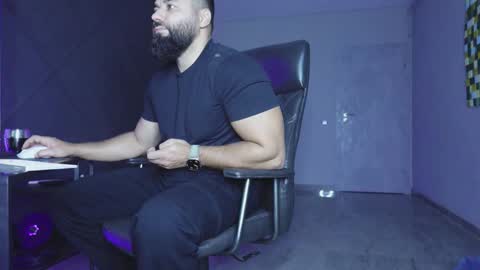 Snapshot of glennmasters chatting on 27, 11, 2025 Matthew .. for short call me Matt online show from 27, 11, 2025