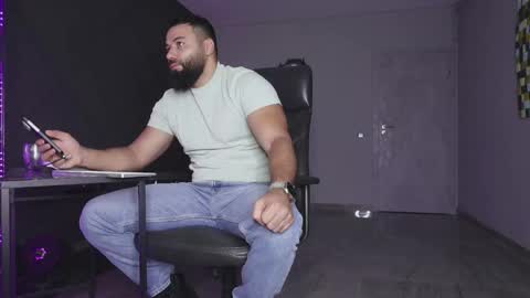 Snapshot of glennmasters chatting on 30, 11, 2025 Matthew .. for short call me Matt online show from 30, 11, 2025