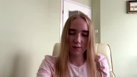 Snapshot of glistenboop chatting on 10, 7, 2026 Lora online show from 10, 7, 2026