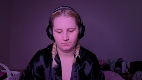 Snapshot of glitchwitch chatting on 13, 6, 2026 Glitch online show from 13, 6, 2026
