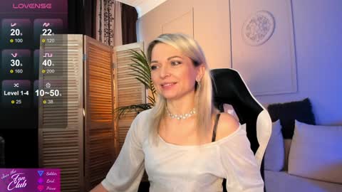 Snapshot of gloria_lovely chatting on 12, 12, 2024 Gloria online show from 12, 12, 2024
