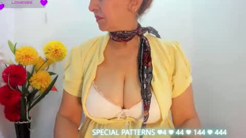 Snapshot of gloria_mature chatting on 17, 3, 2026 GLORIA INDEPENDENT MODEL online show from 17, 3, 2026