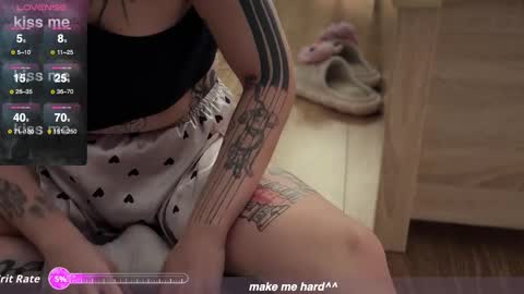 Snapshot of gloryaaaa chatting on 17, 10, 2025 I want to make you happy and lovense online show from 17, 10, 2025