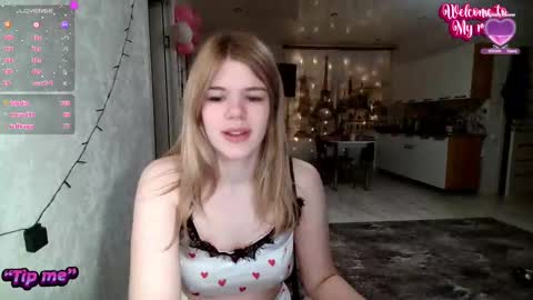 Snapshot of glossy_girl_1 chatting on 16, 12, 2024 Roxy online show from 16, 12, 2024