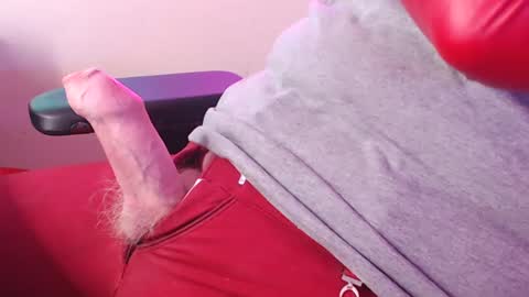 Snapshot of glovemad chatting on 7, 12, 2024 Glove Mad online show from 7, 12, 2024