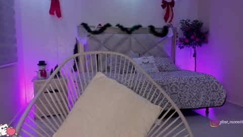 Moon Nicoll  online show from 29, 12, 2024